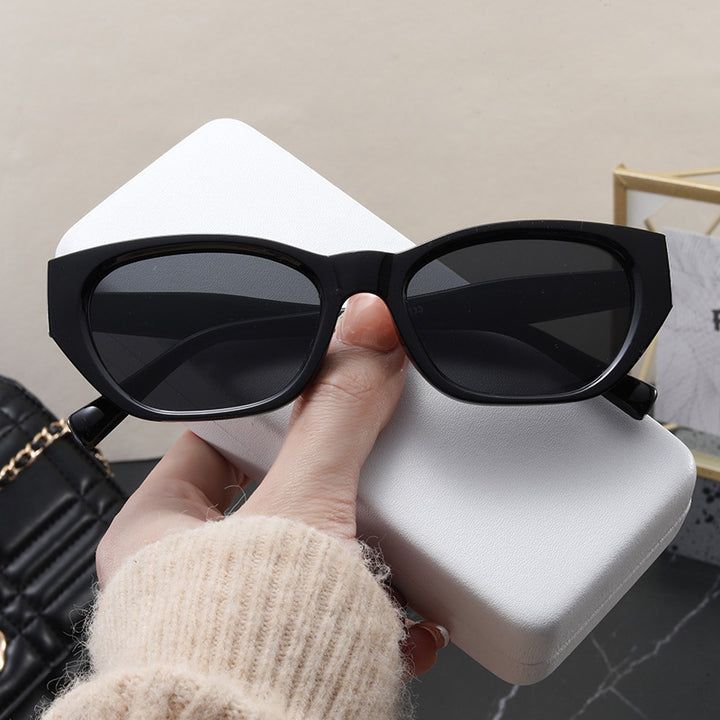 Dame Cat-Eye solbriller med stilfull ramme og UV-beskyttelse Skanto
