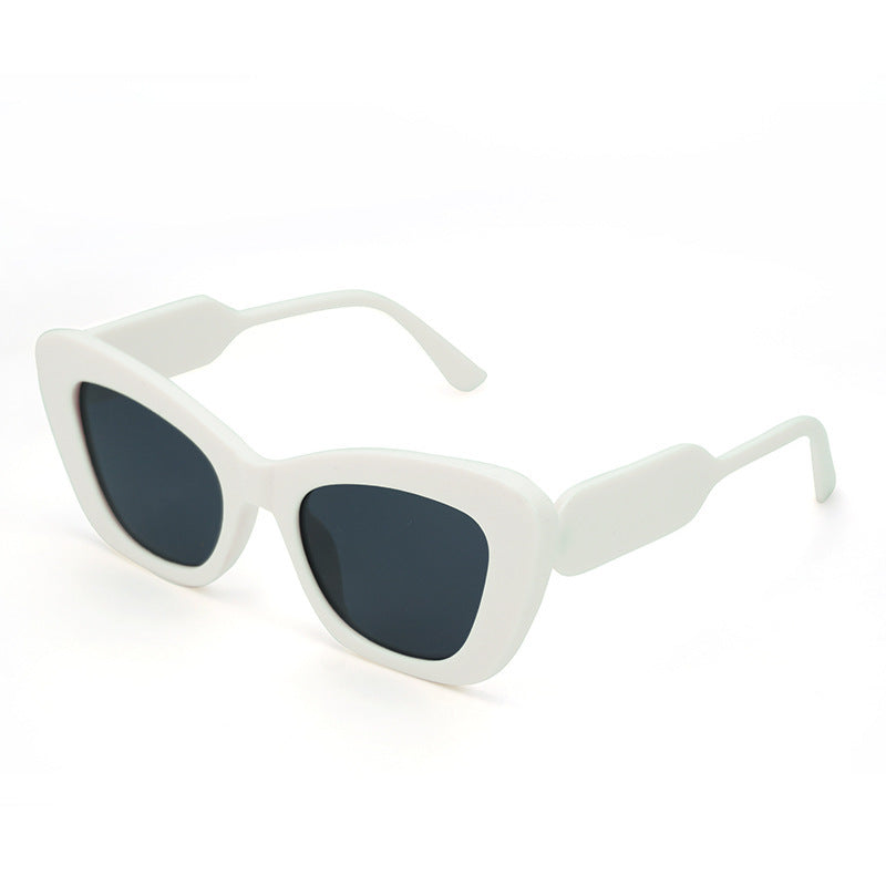 Dame Cat-Eye solbriller med stilige detaljer Skanto