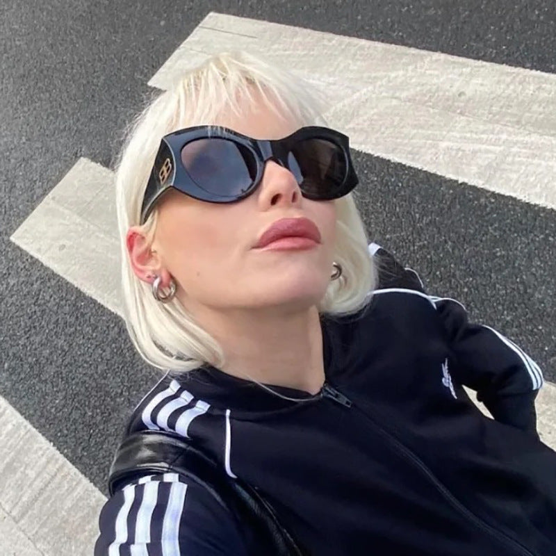 Dame Designer Cat-Eye solbrille med elegant profil og UV-beskyttelse Skanto