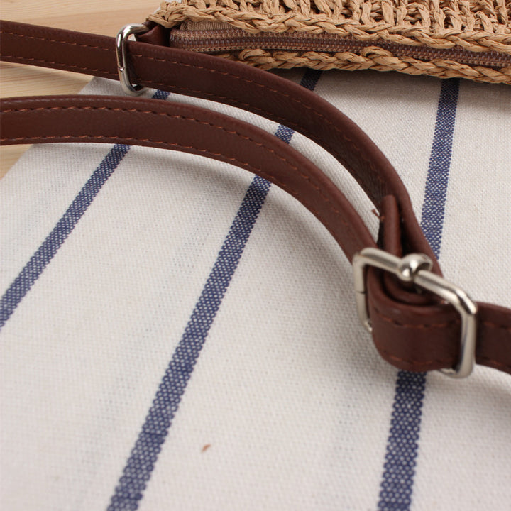 Shoulder bag in woven natural material with detachable leather strap Skanto