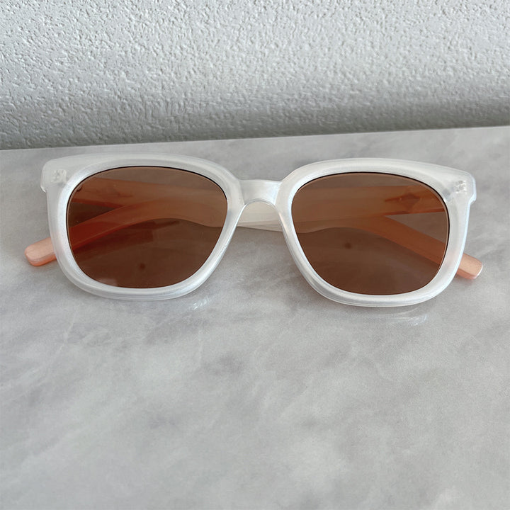 Kvinners fashionable firkantede solbriller med UV-beskyttelsesfilter og robust ramme Skanto