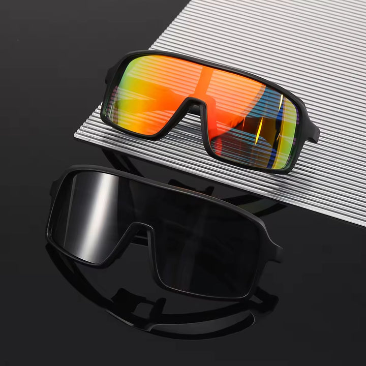 Dame fashion solbrille i futuristisk design med store glass Skanto