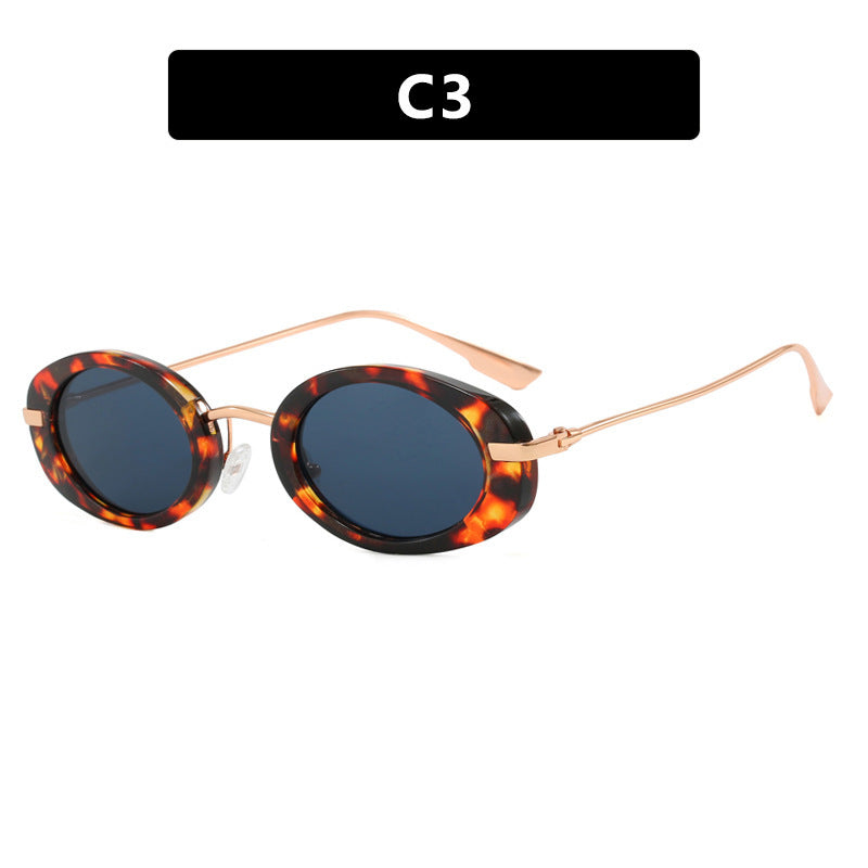 Dame moteriktig solbrille i elegant ovalt design Skanto