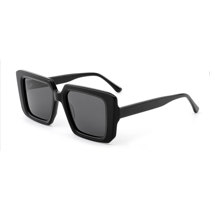 Dame solbrille i stilrent, firkantet design med UV-beskyttelse Skanto
