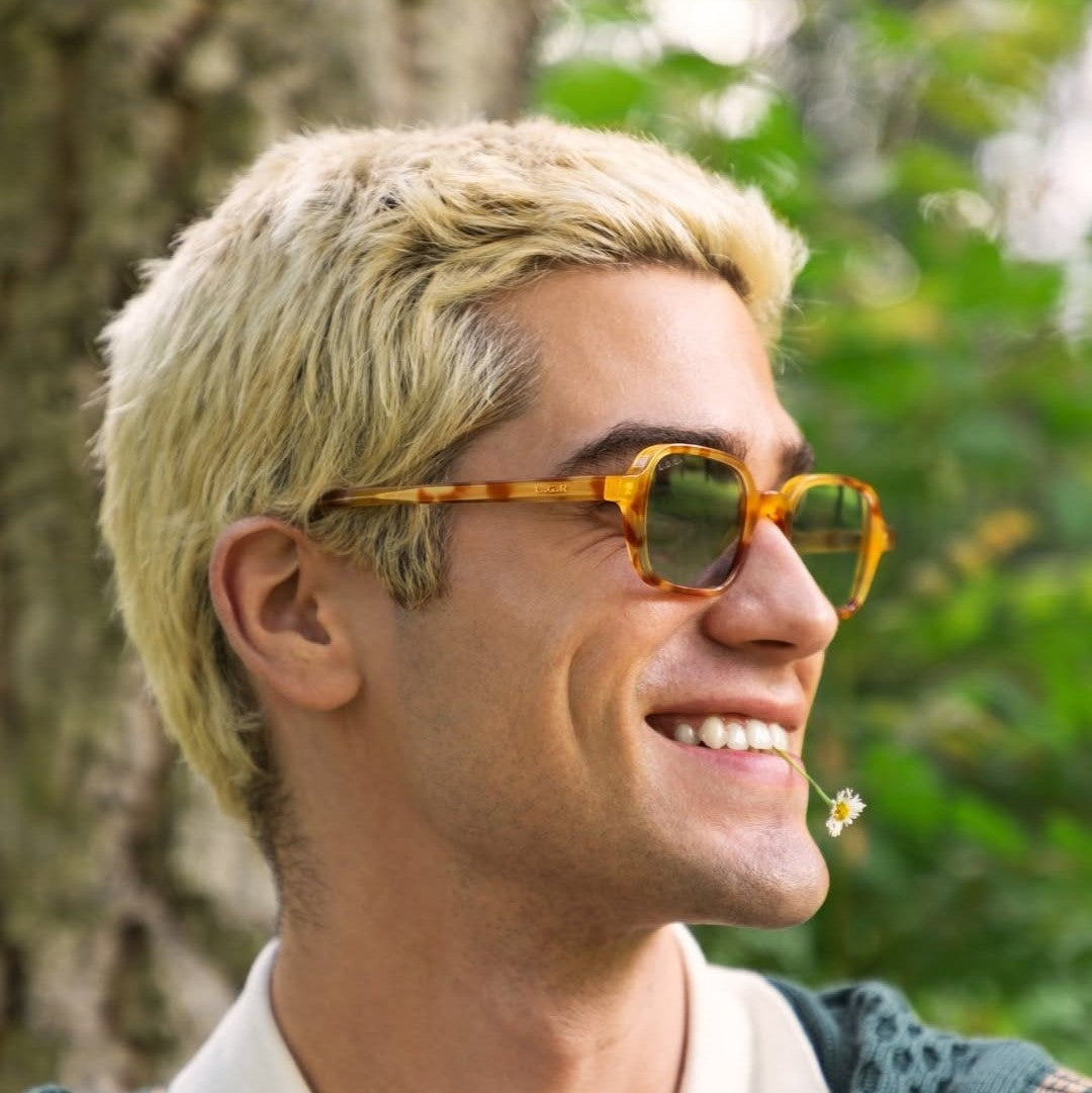 Dame moteriktig solbrille i unikt, moderne design Skanto