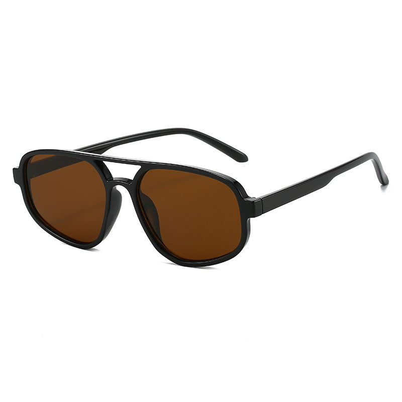 Dame moteriktig solbrille med bred ramme og UV-beskyttelse Skanto