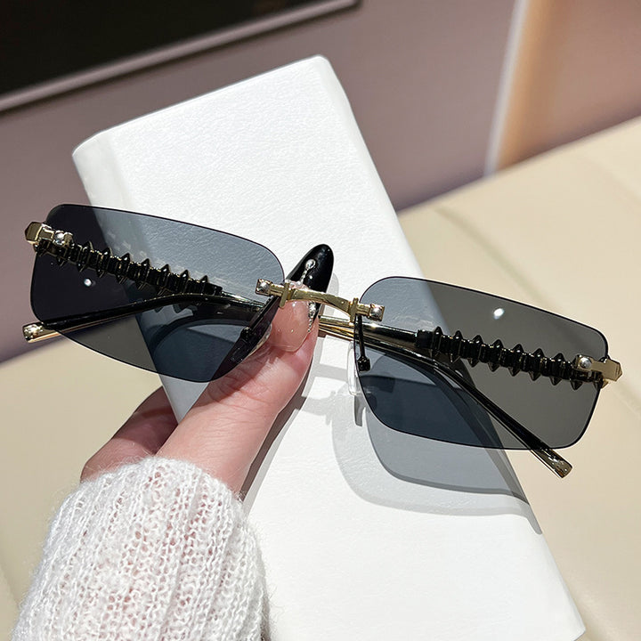Dame elegant og moteriktig brille Skanto