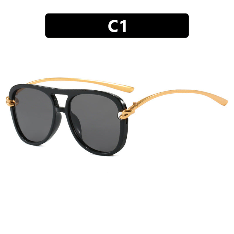 Dame sports solbrille med bred plastramme og UV-beskyttelse Skanto