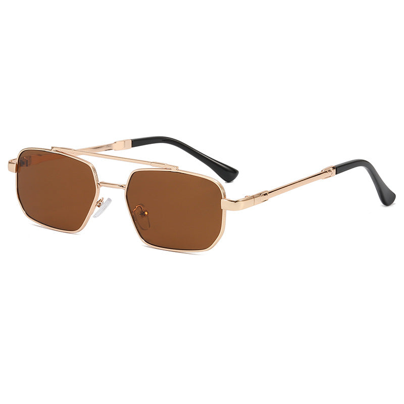 Dame moteriktig geometrisk brille med lett metallramme Skanto