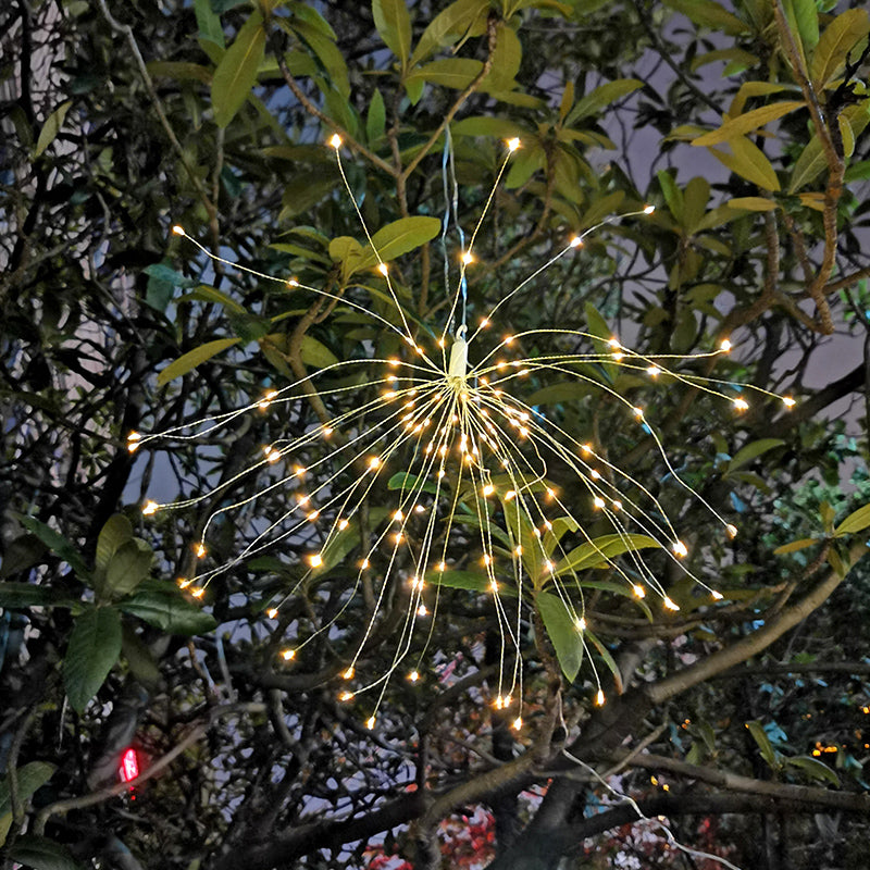 Solcel-drevne Starburst hengende LED hage lys med vanntette fyrverkeri-formede klynger og automatisk skumring-til-daggry-sensor Skanto