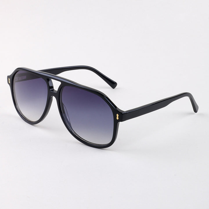 Dame moderne solbrille med innovativ ramme Skanto