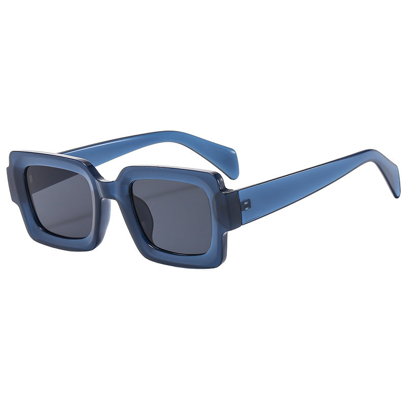 Dame Stilig rektangulær solbrille med elegant rammedesign Skanto