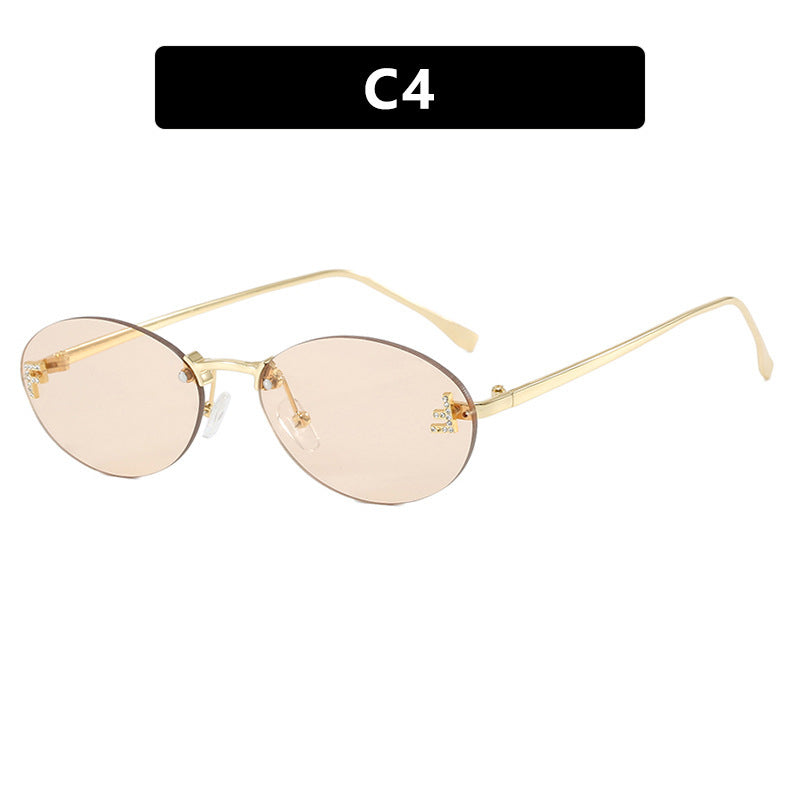 Dame mote trendy solbriller med elegante, runde glass og filigran metallramme Skanto