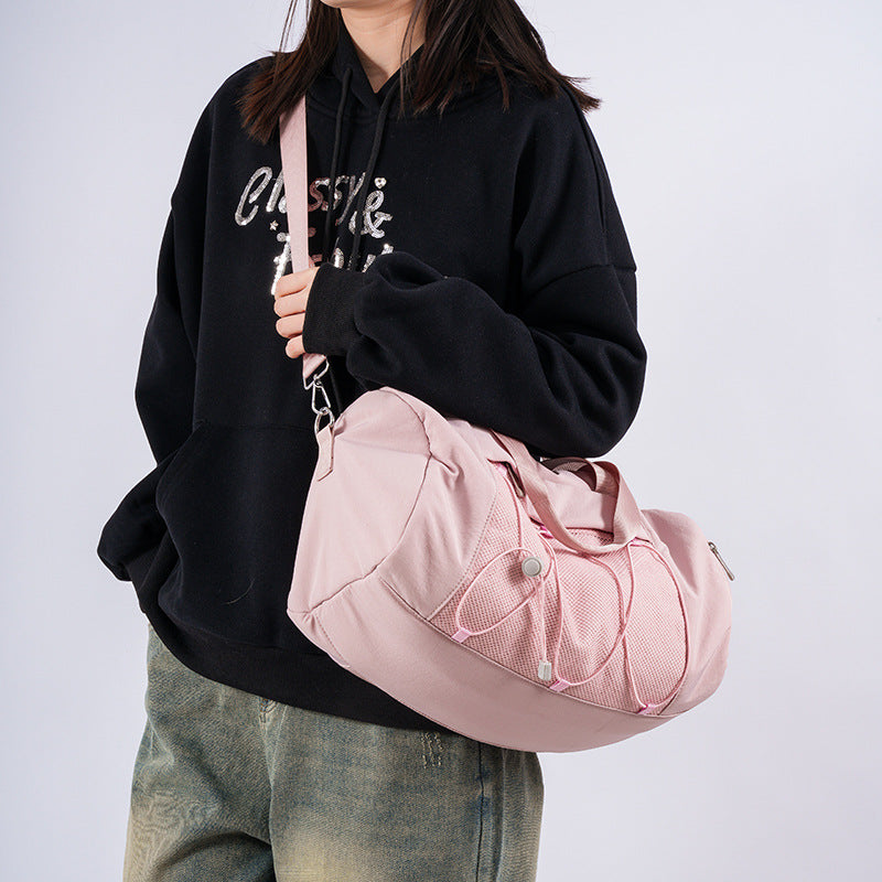 Sporty crossbody bag with adjustable carrying handles and breathable mesh material Skanto
