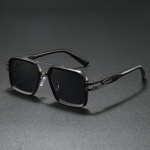 Dame moteriktig solbrille i moderne kantet design Skanto
