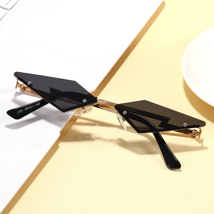Dame geometrisk designer solbrille med innovativ ramme Skanto