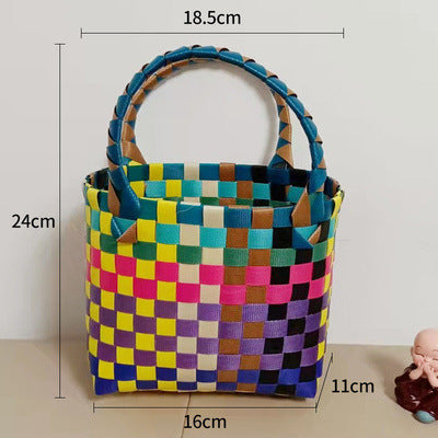 Håndlaget kurvveske i rutete design Skanto