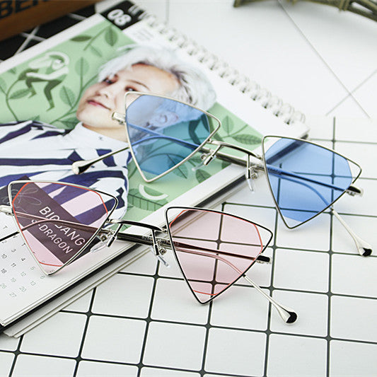Dame geometrisk solbrille med elegant metallramme Skanto