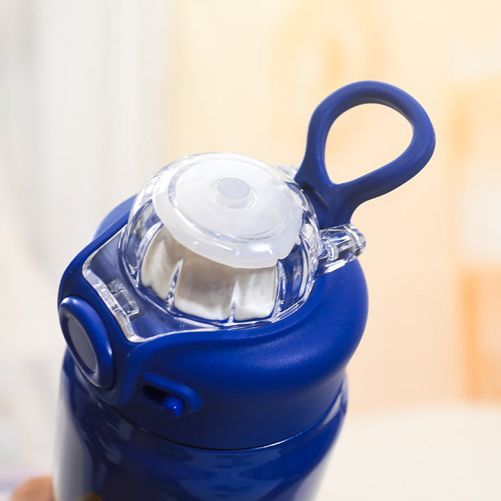 Stylish sports water bottle with practical leak protection Skanto