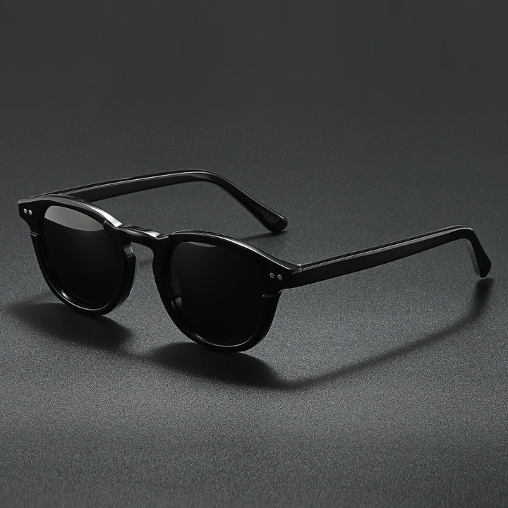 Dame moteriktig solbrille i moderne skilpadde-design Skanto