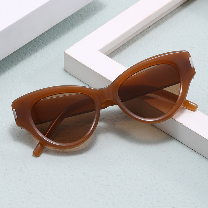 Dame Cat-Eye solbriller med moderne, iøynefallende design Skanto