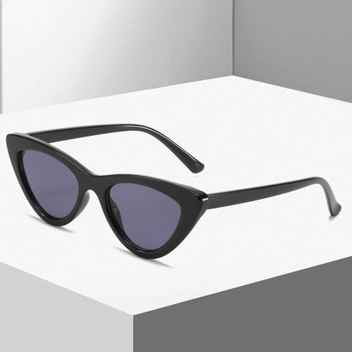 Dame Cat-Eye solbriller med futuristisk design og robust ramme Skanto