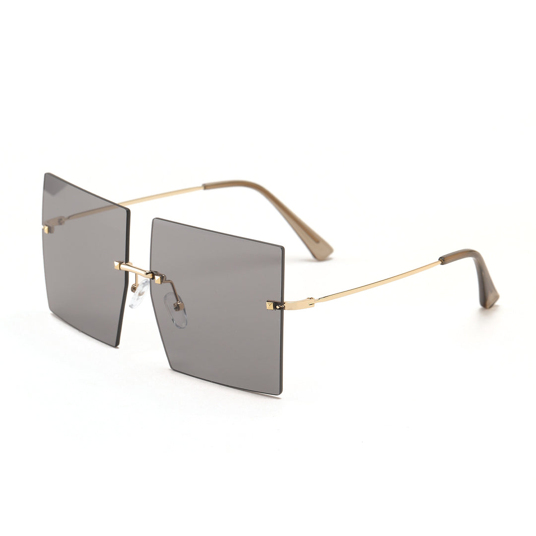 Dame moteriktig kvadratisk solbrille med brede glass og filigran metallramme Skanto