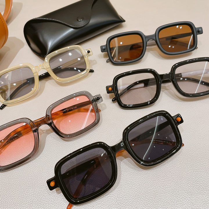 Dame kvadratisk solbrille med iøynefallende og moderne design Skanto
