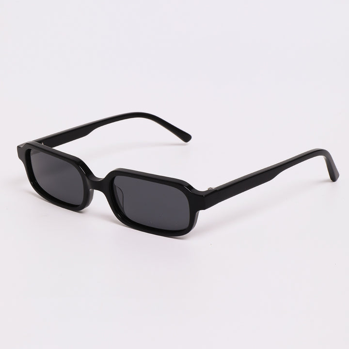 Dame solbrille i moderne, kantete design med høyt utviklede UV-beskyttelseslinser Skanto