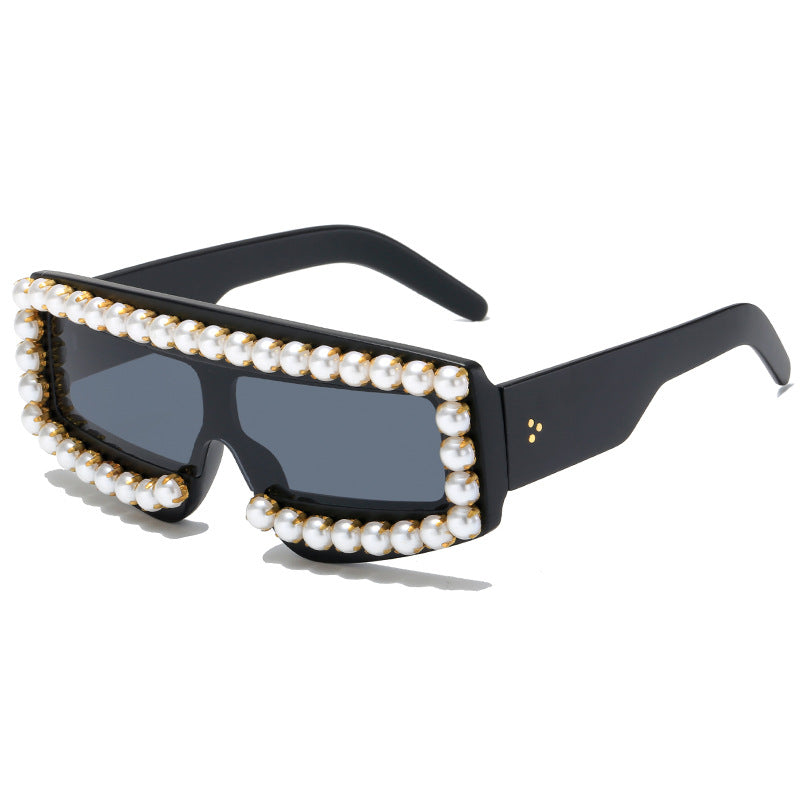 Dame moteriktig solbrille med perle-applikasjoner Skanto