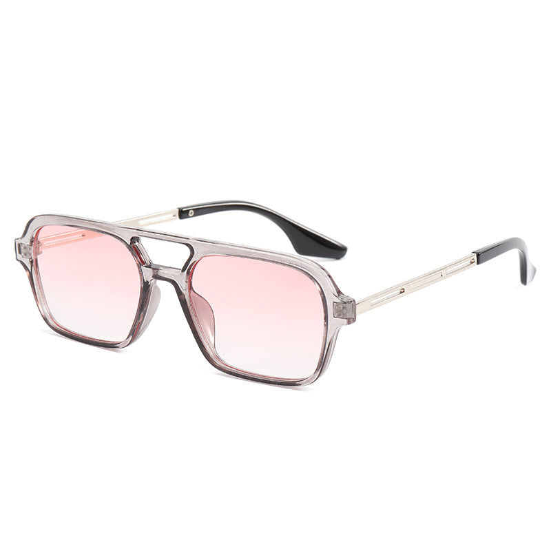 Dame designer solbriller med elegant transparent ramme og gule glass Skanto