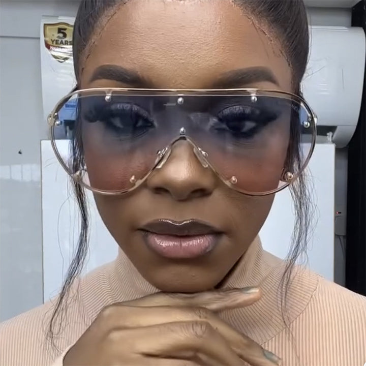 Dame moteriktig oversized solbrille i stilig retro-design Skanto