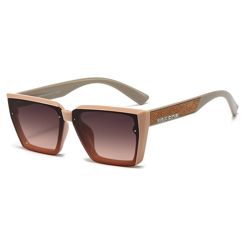 Dame stilig solbrille med glitrende detaljer Skanto