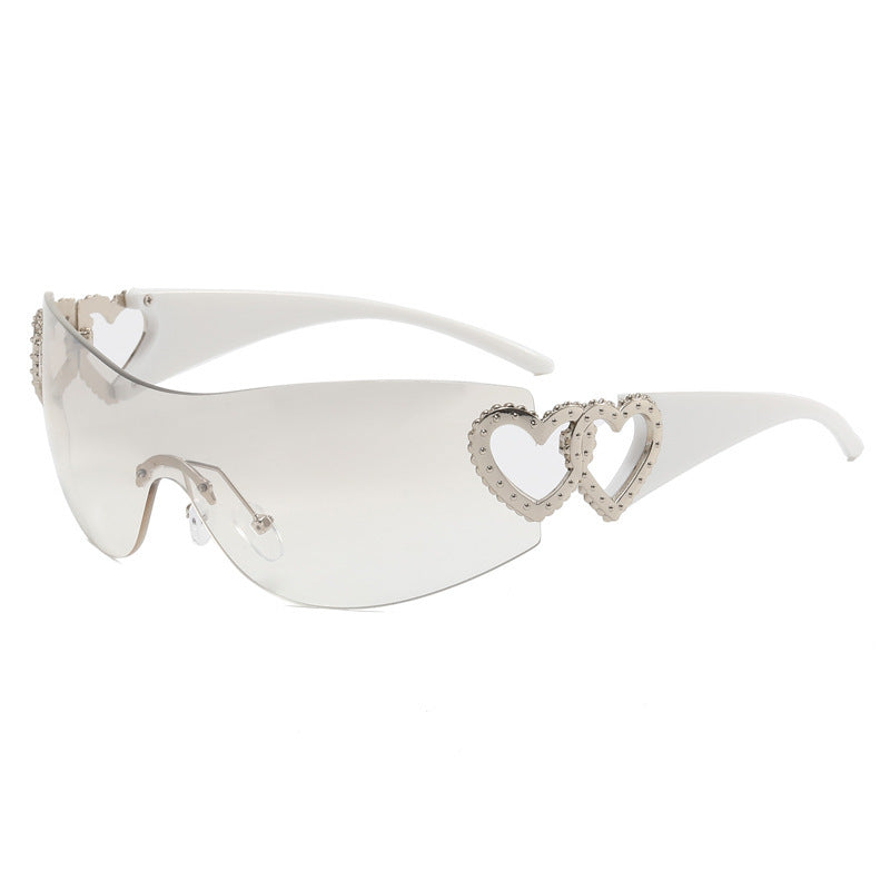 Dame sporty solbriller i trendy shield-design med hjerte-akenter Skanto