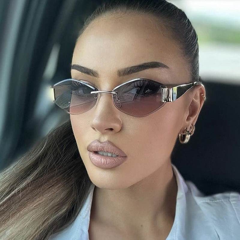 Dame motemessig solbrille med elegant åttekantet ramme og UV-beskyttelse Skanto