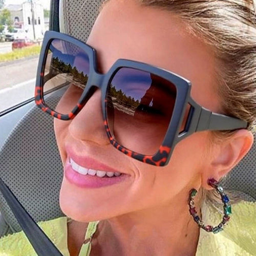 Dame modische oversized solbrille med gradient-innfatninger Skanto