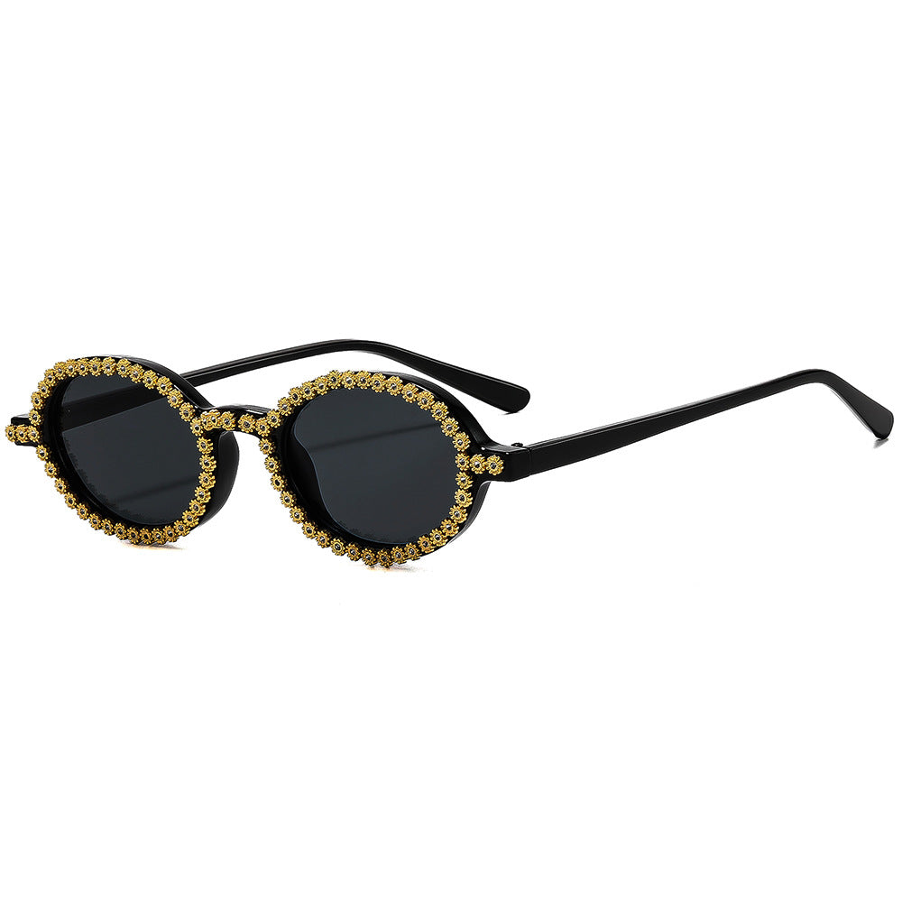 Damer moteriktig solbrille med blomstrete krystallramme Skanto