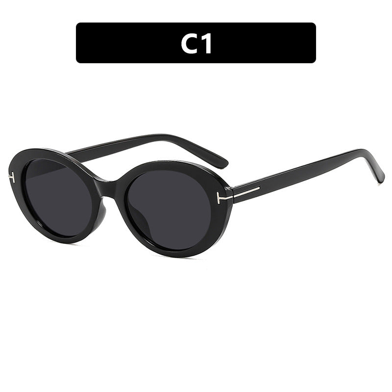 Dame moteriktig solbrille med innovativ oval ramme og UV-beskyttelse Skanto