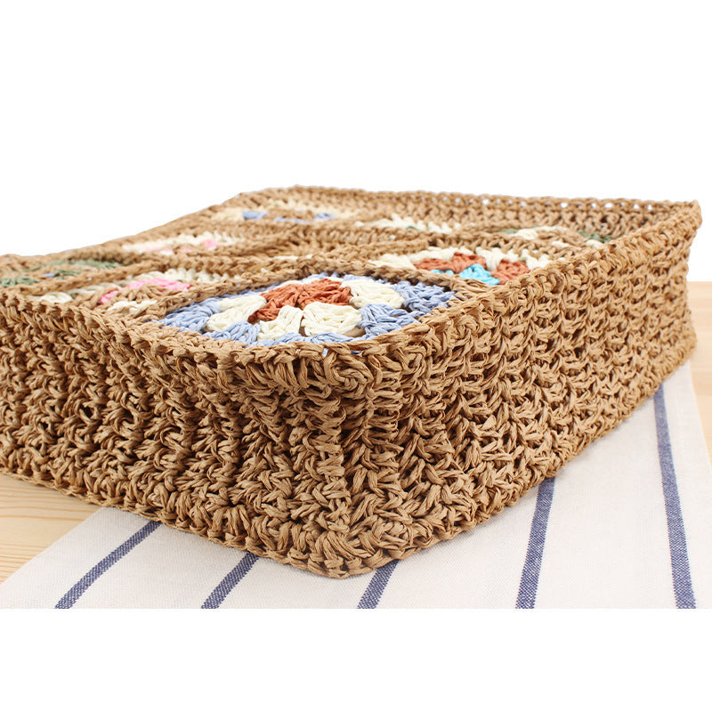 Hand-knotted tote bag with floral-inspired design Skanto