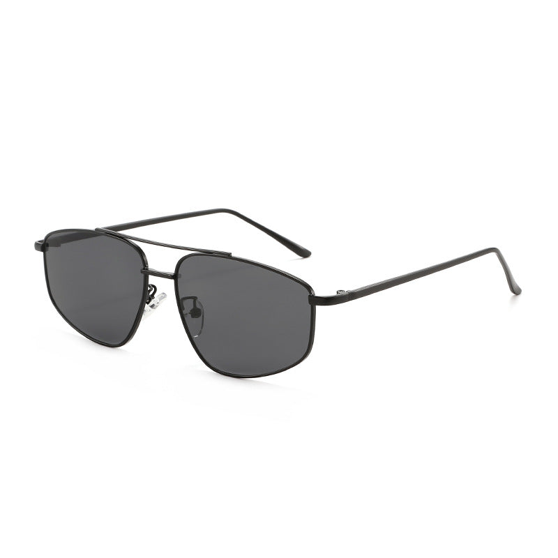 Dame geometrisk solbrille med høykvalitets metallramme og polariserte glass Skanto