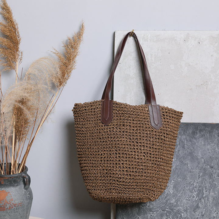 Romslig flettetrillebag med skinnhåndtak Skanto
