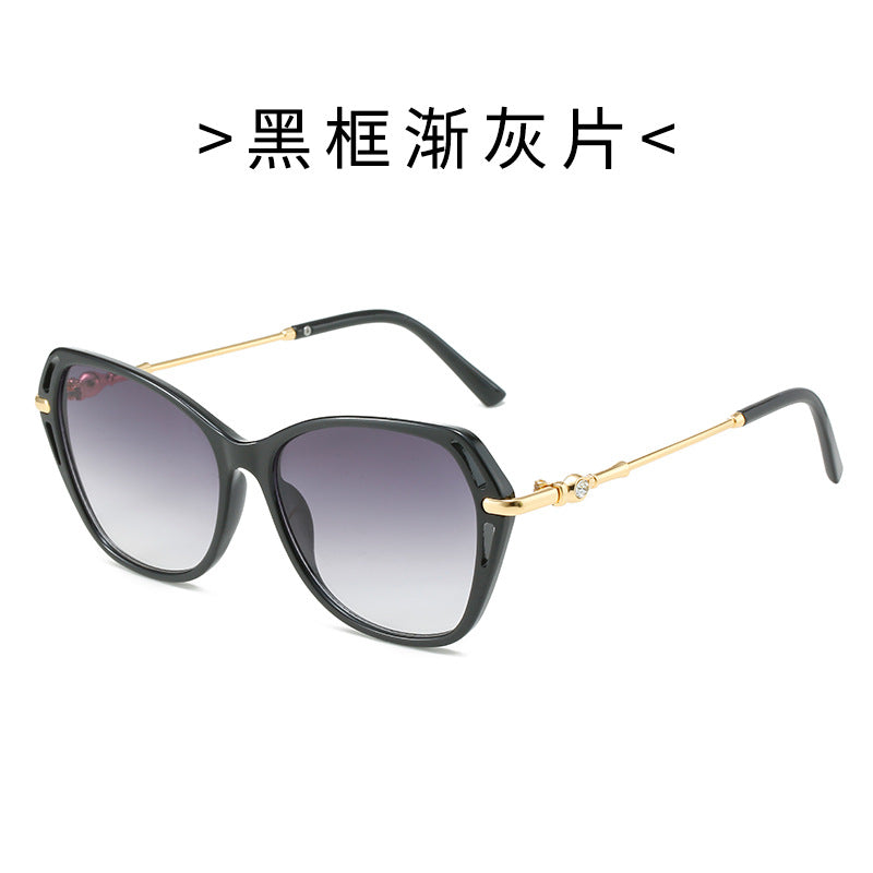Dame moter Cat-Eye solbrille med elegant metallramme Skanto