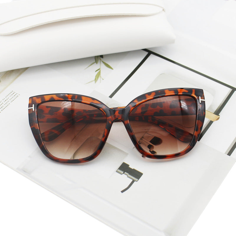 Dame Cat-Eye solbriller med elegante aksenter Skanto