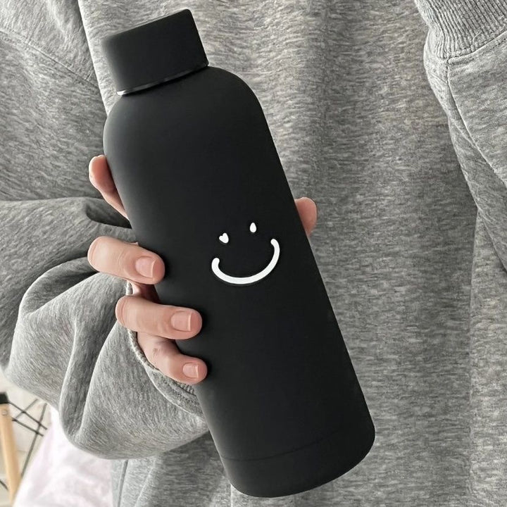 Unisex nan dobbeltvegged rustfritt stål drikkeflaske med matt pulverlakk, sklisikker overflate og lekkasjesikker skrulokk Skanto