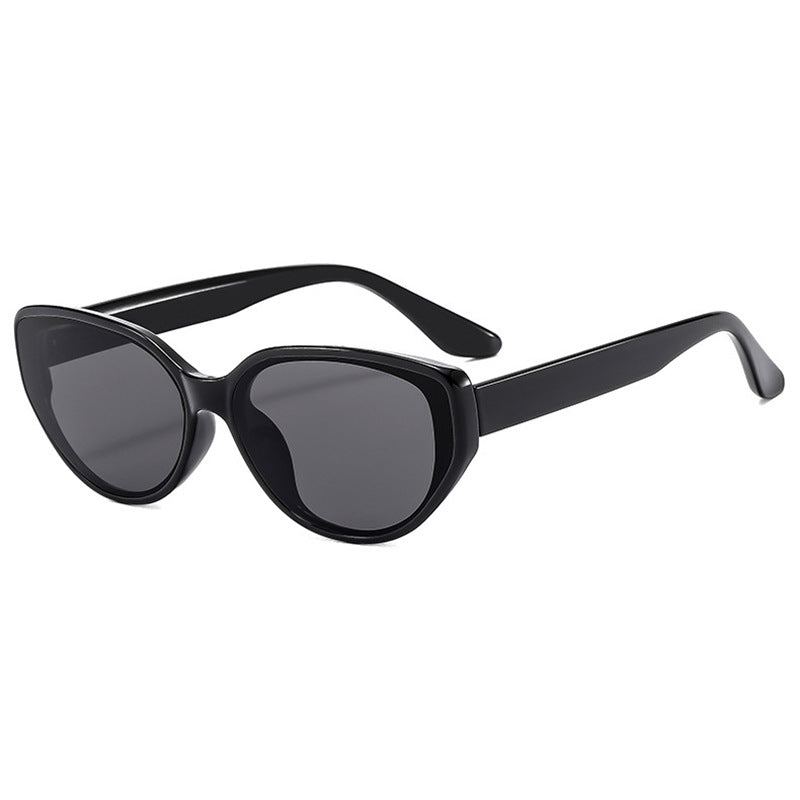 Dame moteriktig solbrille i elegant cat-eye stil Skanto