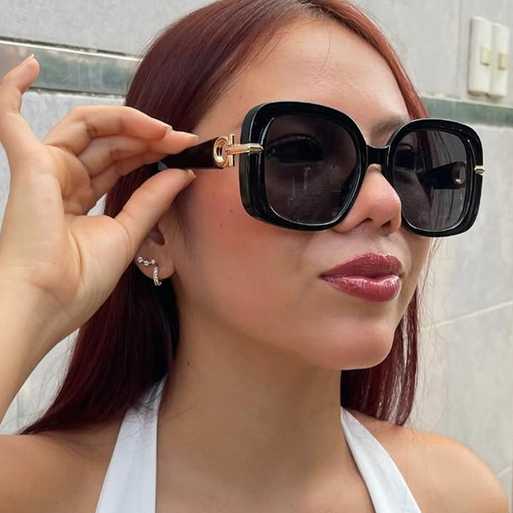 Dame kvadratisk solbrille med luksuriøs metalldetalj Skanto