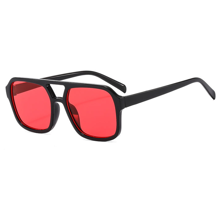 Kvinnenes fashionable solbriller i stilfullt firkantet design Skanto
