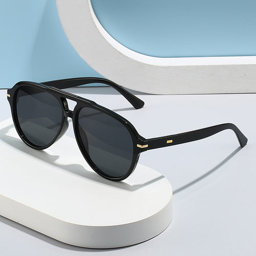 Dame moteriktig solbrille med stilig skilpadde-ramme Skanto