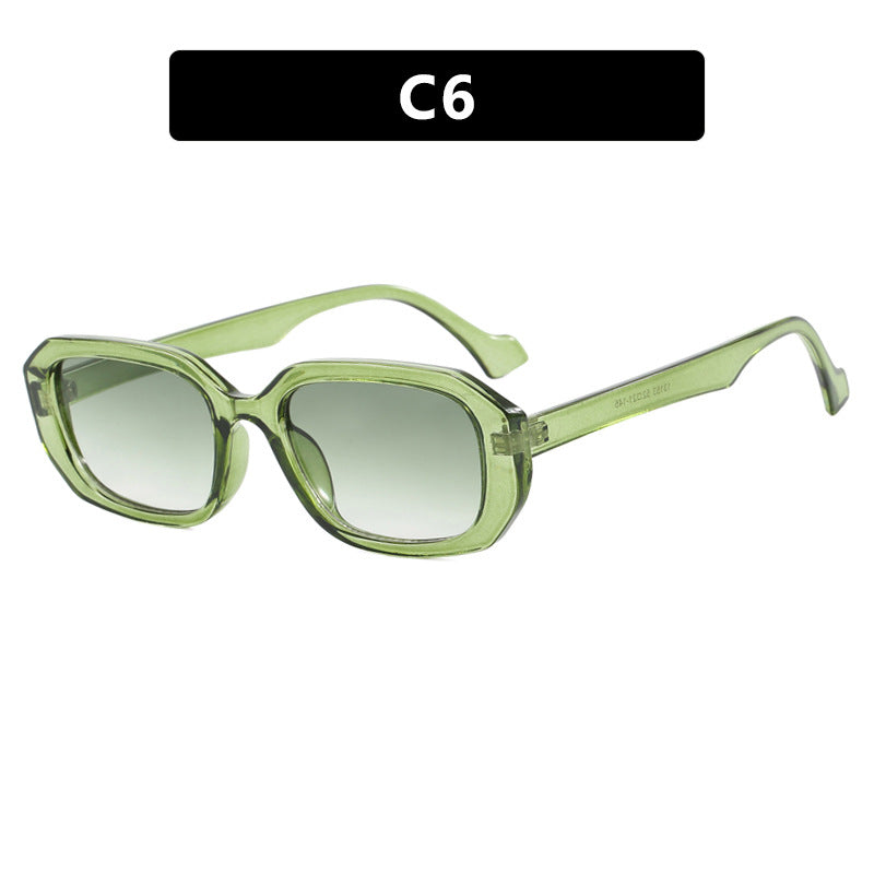 Dame moteriktig solbrille med elegant geometrisk design Skanto