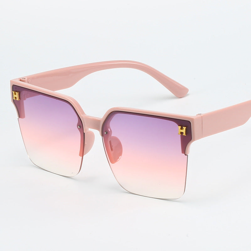Dame kvadratisk solbrille med elegant metallramme Skanto